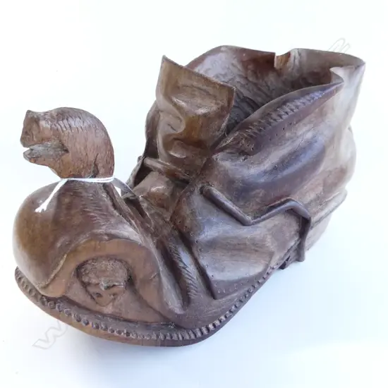 CARVED WOODEN SHOE w. MICE L.250mm