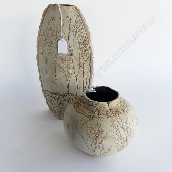 2 STUDIO POTTERY VASES w. IMPRESSED TWIG DECORATION H.300 / 140mm