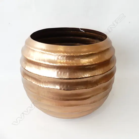 LG BEATEN METAL; COPPER LOOK VASE H.330mm
