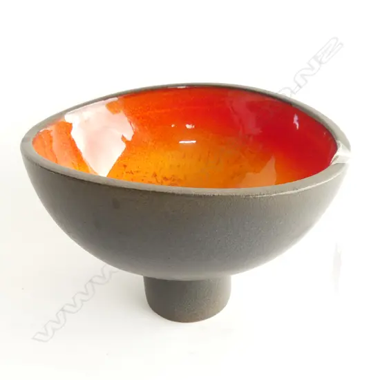 SUSANNAH BRIDGES STUDIO POTTERY 'FLAME' BOWL SIGNED & DATED 2016 200x170x135mm