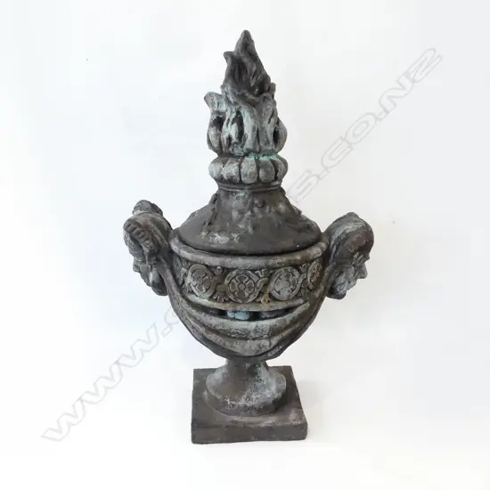 LIDDED FIBREGLASS URN H.800mm / 320mm dia