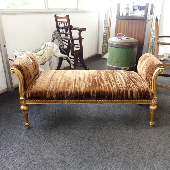 RECAMIER / BACKLESS SOFA IN GILT & BROWN VELVET 1350x530x630mm LEGS LOOSE