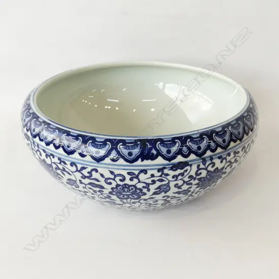 B/W CHINESE BOWL 320mm dia H.130mm