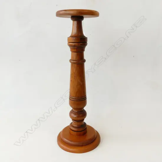 TURNED KAURI PLANT STAND H.580mm