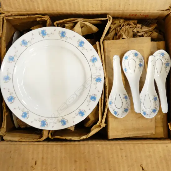 DINNER SET; MADE IN CHINA - IN ORIGINAL PACKAGING 