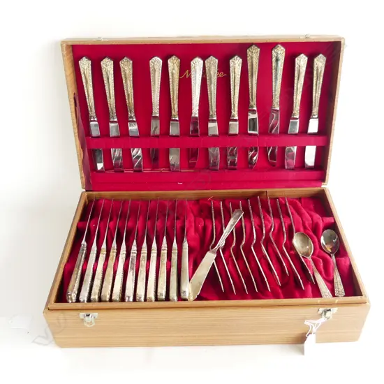 NORITAKE CUTLERY CANTEEN; FAIRMONT EP JAPAN 'JULIANA' w. FISH SET ON TRAY W.465mm