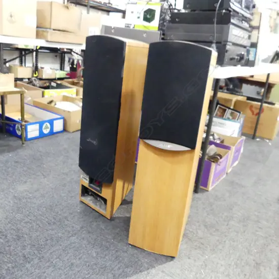 PR OF BOSE FLOOR STANDING SPEAKERS H 800 MM