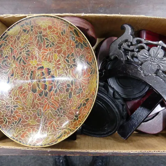 BOX LOT ASST. ORIENTAL VASE STANDS + BROWN CLOISONNE PLATE 180mm dia