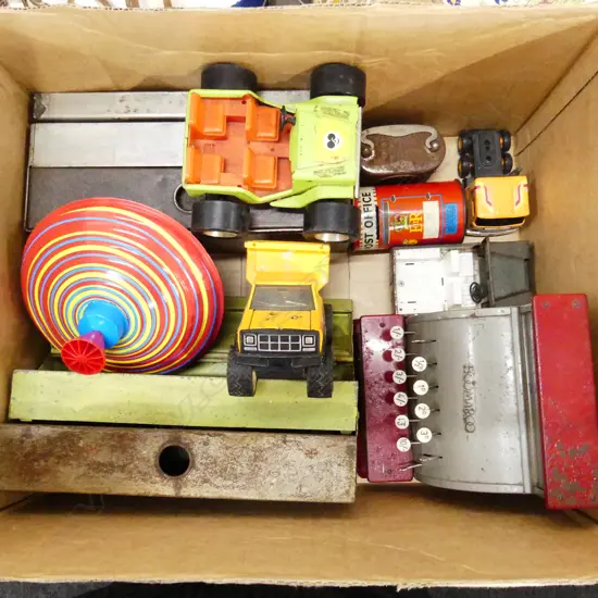 BOX LOT VINTAGE METAL TOYS & 2 CASH BOXES