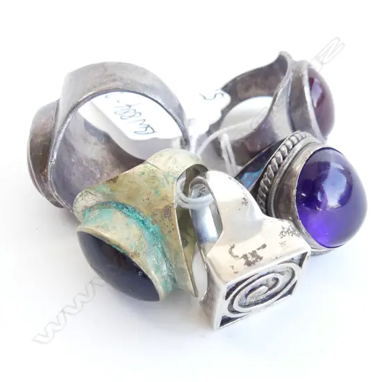 5 VINTAGE DESIGNER GEM SET RINGS need a polish