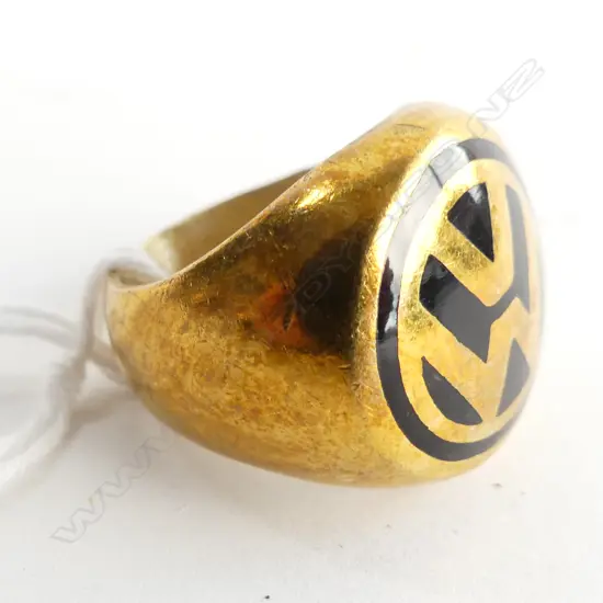 RING WITH ENAMEL V.W. LOGO (COSTUME)