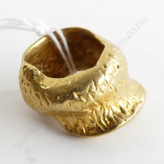 LARGE FREE FORM SCULPTURAL RING (COSTUME)