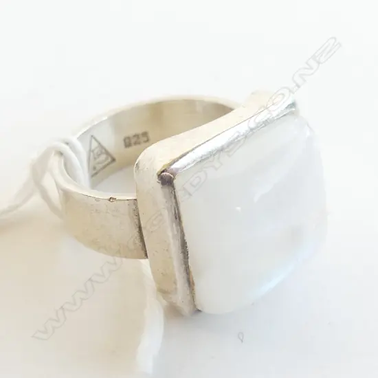 925 SILVER & LABRADORITE RING size T