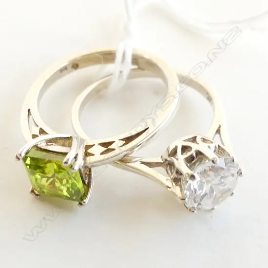 2 925 SILVER SOLITAIRE RINGS; CZ & PERIDOT