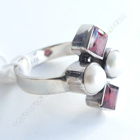 925 SILVER, GARNET & PEARL RING SIZE S