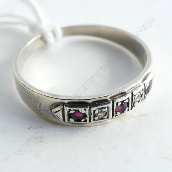 9CT W/G GOLD RUBY & DIAMOND BAND RING 2gms  SIZE P