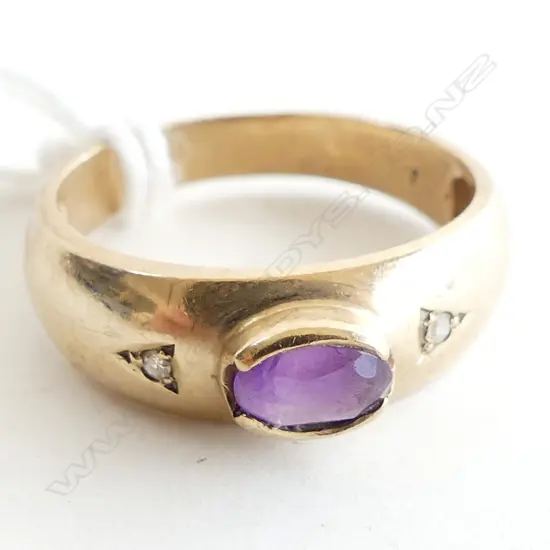 9CT GOLD AMETHYST & DIAMOND CONTEMPORARY RING 3gms