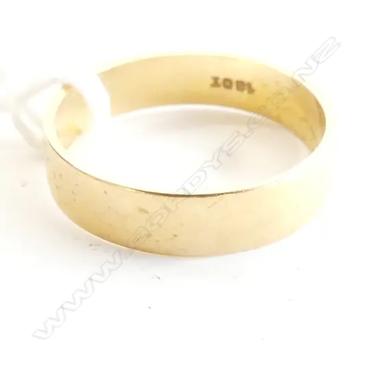 18CT WEDDER RING 3.3 GRAMS SIZE O 1/2