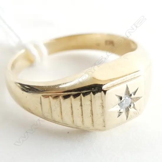 9CT GOLD & DIAMOND STAR SET SIGNET TYPE RING 5.3gms
