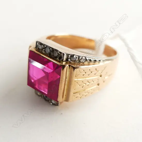 18CT GOLD & DIAMOND RING WITH SYNTHETIC RED GEM 9GM