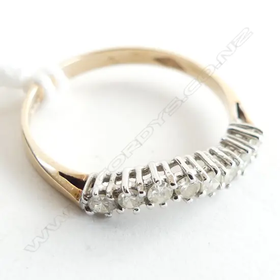 9ct GOLD & 8 DIAMOND CURVING BAND RING 1.37gms SIZE P