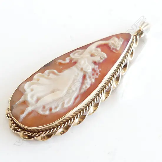 9CT GOLD FRAMED CAMEO PENDANT tear drop form. Carved dancing maiden L.55mm. 6.5gms