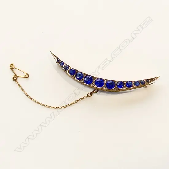 9CT GOLD & BLUE STONE VICTORIAN CRESCENT BROOCH 4.7 GRAMS