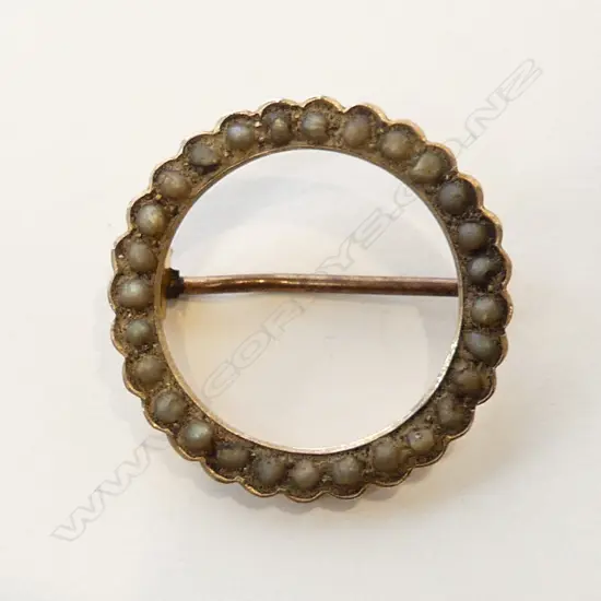 9CT GOLD CIRCULAR BROOCH 2.20GMS