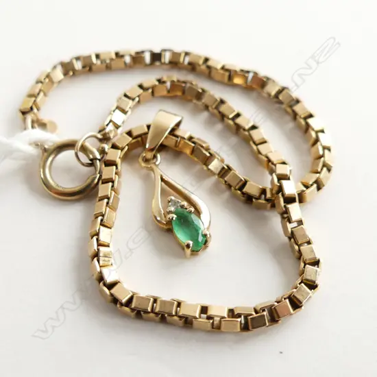 9CT BOX LINK BRACELET WITH EMERALD & DIAMOND CHARM 4.9GMS