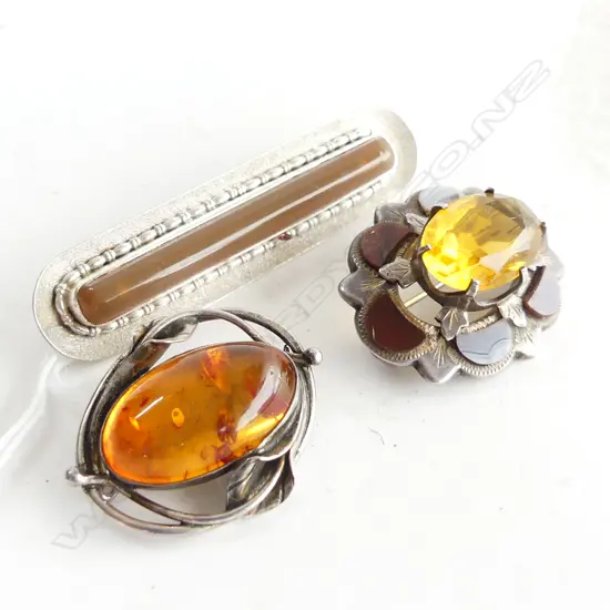3 SILVER BROOCHES; AGATE L.65mm, AMBER & SCOTTISH 