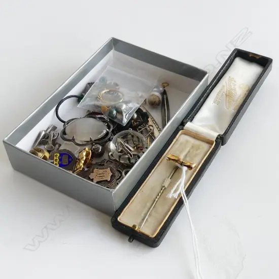 9CT GOLD BOW TIE PIN + ASST GOLD + SILVER JEWELLERY + PEARLS ETC