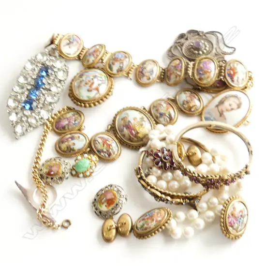 ASST COSTUME JEWELLERY