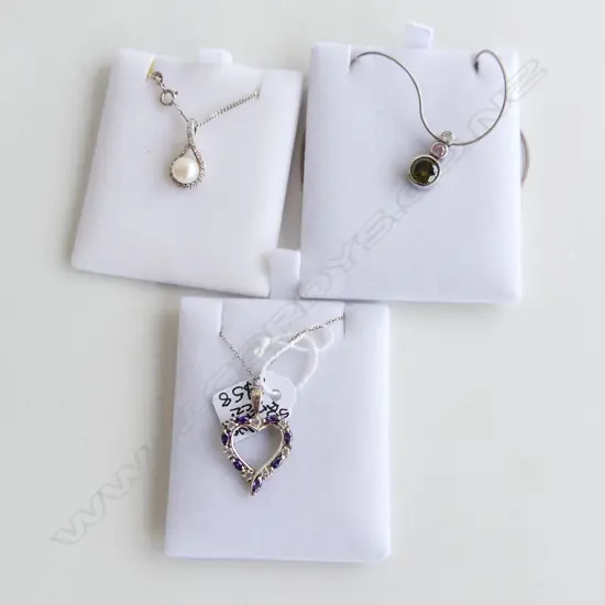 3 925 SILVER PENDANT NECKLACES; PEARL, HEART, 3 STONE