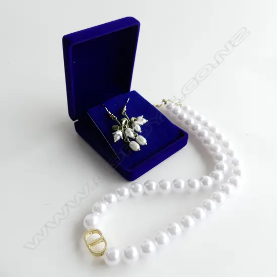 FAUX PEARL NECKLACE & DROP EARRINGS 