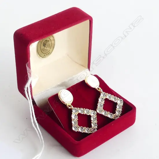 PAIR DIAMANTE EARRINGS (COSTUME)