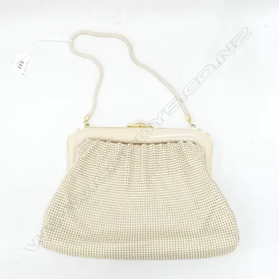 'ELEGANCE' OROTON? STYLE LADIES PURSE CREAM. METAL FRAME