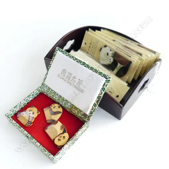 SM ROSEWOOD TRAY OF12 HANDCRAFTED PANDA COMBS - ALL IN ORIGINAL SEALED PACKS + BOX 3 SM WOODEN PANDA COMBS