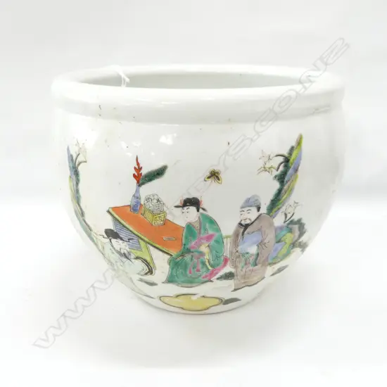 CHINESE JARDINERE DECORATED w. FIGURES IN LANDSCAPE H.220mm / 280mm dia