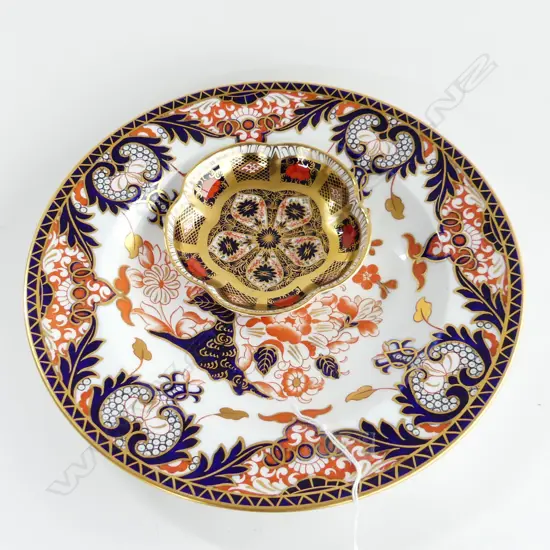 ROYAL CROWN DERBY KINGS PATTERN IMARI PLATE (DIA 260MM) + SM IMARI DISH EXPO 92 (DIA 110MM)