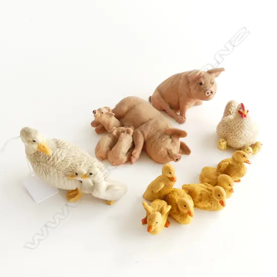 FIVE FARMYARD ANIMAL SCULPTURES BY CASTAGNA ITALY GEESE, PIGS, DUCKS, AND CHICKENS L. 120MM 