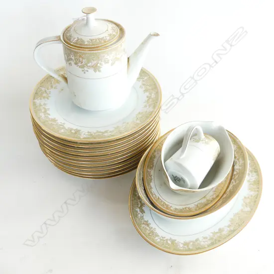 16 PCES NORITAKE 'LUCERNE'; 11 DINNER PLATES 265mm dia, TEAPOT, SAUCE BOAT, DISH, JUG, OVAL PLATE