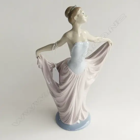 LLADRO #5050 - DANCING WOMAN H.300mm