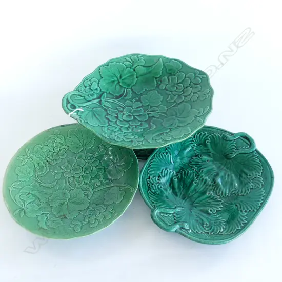 3 PCES GREEN LEAF MAJOLICA; FOOTED PLATE (CHIPS) 230mm dia, DISH, COMPORT