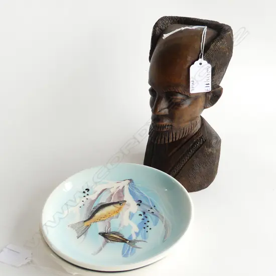 PR VANDE H/PAINTED PLATES FISH & DONKEY DIA 170MM + AFRICAN CARVED WOODEN BUST OF GENT H.210mm