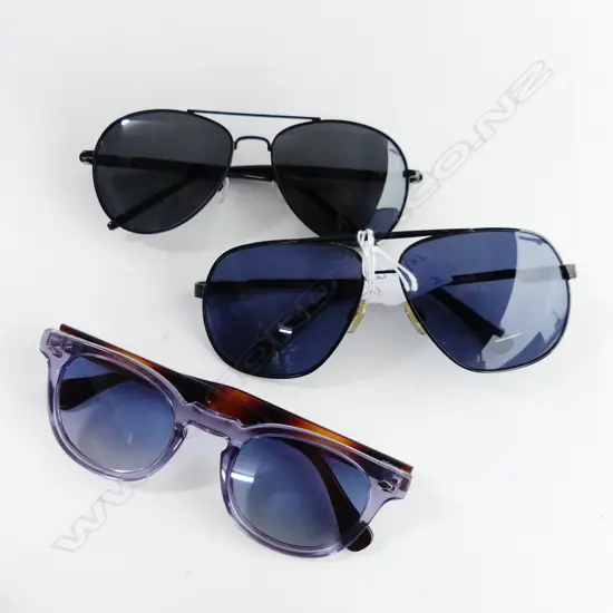3 PRS MENS SUNGLASSES; 2 AVAITORS (LE SPECS & OTHER) + ME NEW YORK