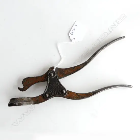 VINTAGE WINE BOTTLE CORK REMOVER