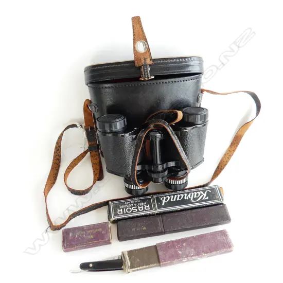 PR CASED PETRI BINOCULARS H130MM & 3 RAZORS L170MM