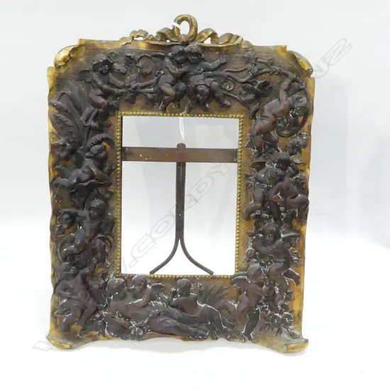 GILDED METAL FRAME w. PUTTI 290x230mm
