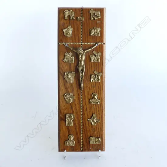 BRASS & OAK 1930'S CRUCIFIX H. 300MM                  