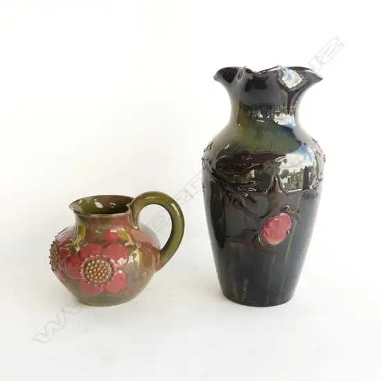 19TH CENT. ELTON POTTERY VASE (H. 250MM) & JUG (H. 120MM)